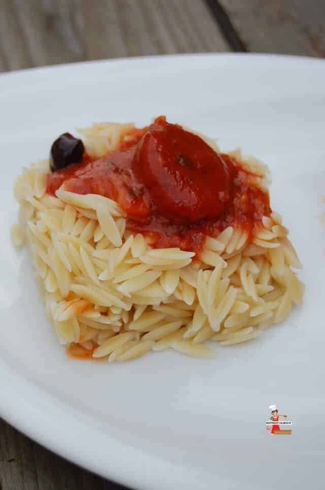 Risoni Sauce Tomates rôties au four aux olives noires