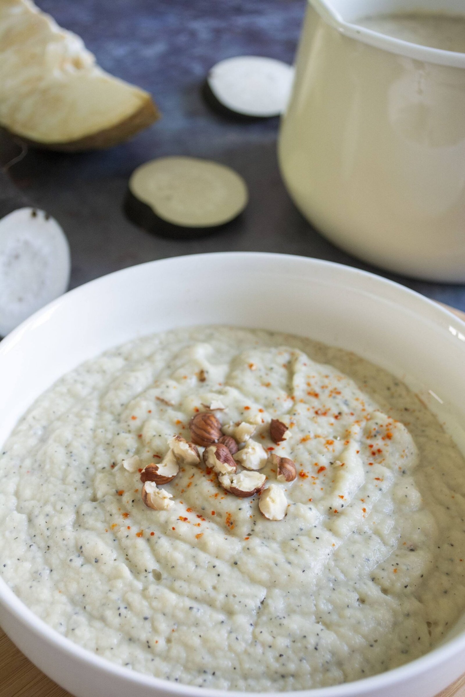 Velouté de céleri rave et radis noir